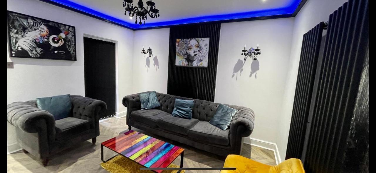 4 Bed 4 Bath House With Free Parking, 5 Mins To Lfc And 15 Mins To City Centre Liverpool Exteriör bild