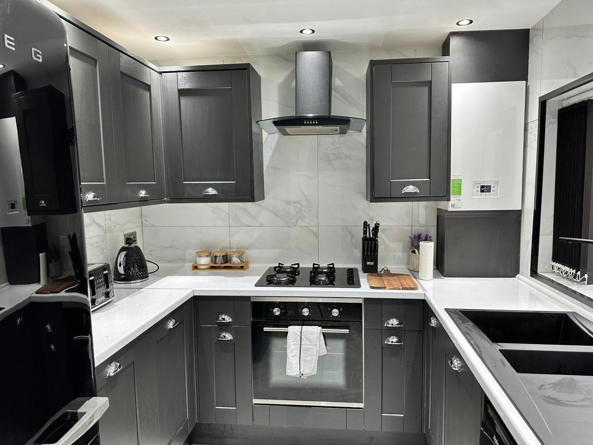 4 Bed 4 Bath House With Free Parking, 5 Mins To Lfc And 15 Mins To City Centre Liverpool Exteriör bild